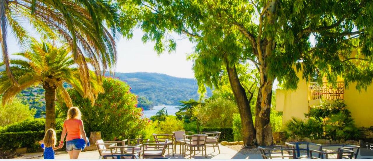 ル・ラヴァンドゥーMazet « Domaine De La Pinede »アパートメント エクステリア 写真
